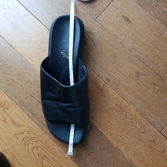 Sandals - Picture 6 of 7